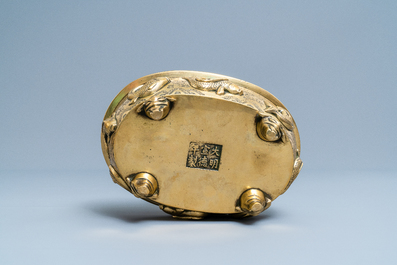 A Chinese oval bronze censer with fish, Xuande mark, 19th C.
