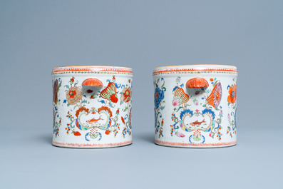 A pair of Chinese famille rose 'Pompadour' coolers, Qianlong
