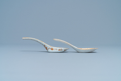 Deux cuill&egrave;res en porcelaine de Chine Lai Nam Thong pour le march&eacute; thai, 19&egrave;me
