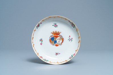 Een paar Chinese wapenborden voor de Engelse markt en een bord voor de Nederlandse markt, Qianlong