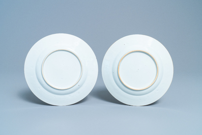 Deux assiettes en porcelaine de Chine en rouge de fer et dor&eacute; &agrave; d&eacute;cor du 'bapt&ecirc;me', Kangxi