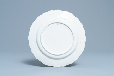 Une assiette en porcelaine de Tournai &agrave; d&eacute;cor d'un paysage en cama&iuml;eu pourpre, 18&egrave;me