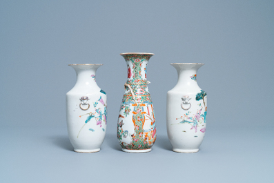Cinq vases en porcelaine de Chine famille rose, 19&egrave;me