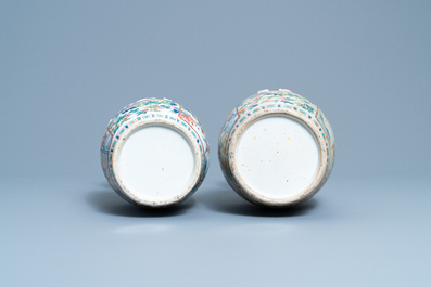 Cinq vases en porcelaine de Chine famille rose, 19&egrave;me