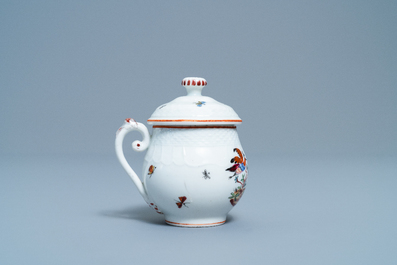 Une assiette et un cr&eacute;mier en porcelaine polychrome de Tournai &agrave; d&eacute;cor d'oiseaux, 18&egrave;me