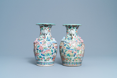Cinq vases en porcelaine de Chine famille rose, 19&egrave;me