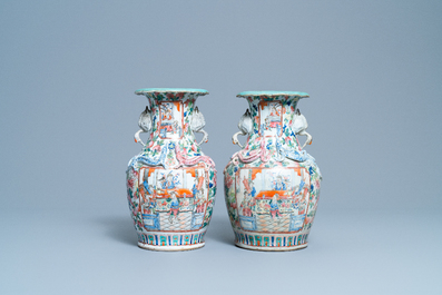 Cinq vases en porcelaine de Chine famille rose, 19&egrave;me