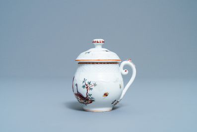 Une assiette et un cr&eacute;mier en porcelaine polychrome de Tournai &agrave; d&eacute;cor d'oiseaux, 18&egrave;me
