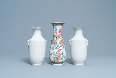 Cinq vases en porcelaine de Chine famille rose, 19&egrave;me