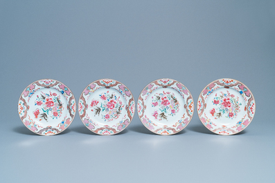 Huit assiettes en porcelaine de Chine famille rose, Qianlong