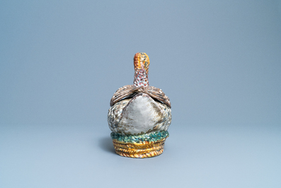 Une terrine couverte en forme de canard en fa&iuml;ence polychrome, France, 18&egrave;me