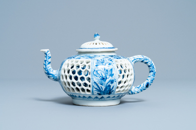 A Chinese blue and white reticulated double-walled teapot and cover, Transitonal period