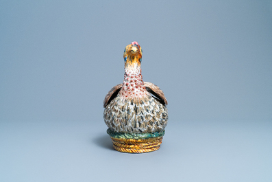 Une terrine couverte en forme de canard en fa&iuml;ence polychrome, France, 18&egrave;me
