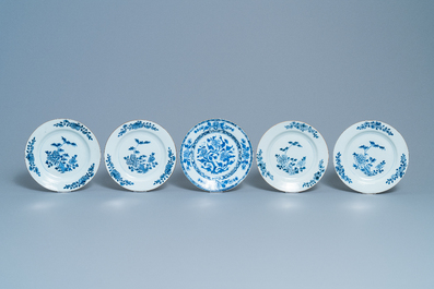 Nineteen Chinese blue and white plates, Qianlong