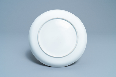 Une assiette en porcelaine de Chine famille rose &agrave; d&eacute;cor mythologique pour le march&eacute; europ&eacute;en, Qianlong