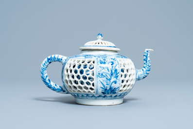 A Chinese blue and white reticulated double-walled teapot and cover, Transitonal period