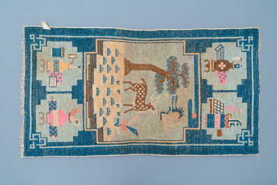 A rectangular Chinese hand-knotted wool carpet with a crane and a deer, 19/20th C.
