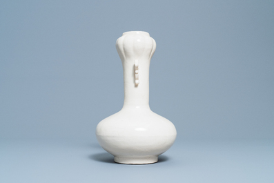 Un vase en porcelaine de type Cizhou, Chine, Ming
