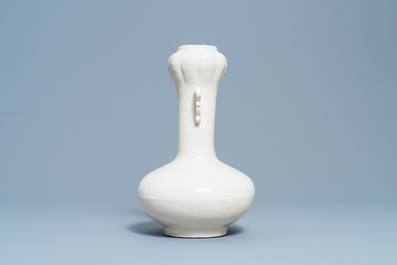 Un vase en porcelaine de type Cizhou, Chine, Ming