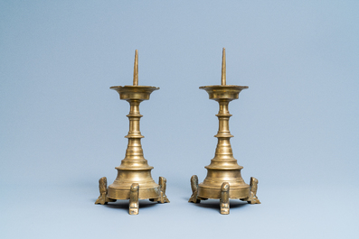 Une paire de bougeoirs en bronze, Flandres ou Pays-Bas, 16&egrave;me