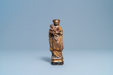 Une 'poup&eacute;e de Malines' en bois sculpt&eacute; et polychrom&eacute;, Malines, 16&egrave;me
