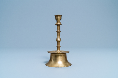 Un bougeoir en bronze, Flandres ou Pays-Bas, 16&egrave;me