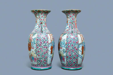 Une paire de grands vases en porcelaine de Chine famille rose, 19&egrave;me