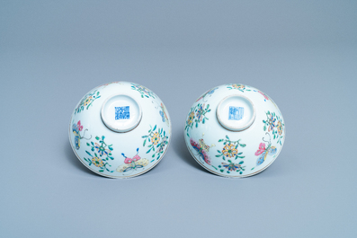 A pair of Chinese famille rose rice grain pattern 'butterfly' bowls, Qianlong mark, 18/19th C.