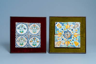 Zestien polychrome Delftse tegels met bloemen en ornamenten, 17e eeuw