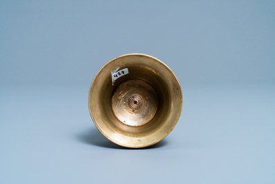 Un bougeoir en bronze, Flandres ou Pays-Bas, 16&egrave;me