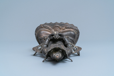 Une figure de Bouddha en bronze dor&eacute;, Sino-Tibet, 19&egrave;me
