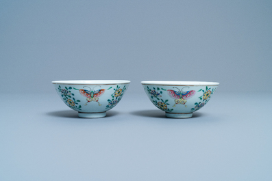 A pair of Chinese famille rose rice grain pattern 'butterfly' bowls, Qianlong mark, 18/19th C.