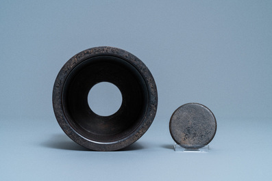 Un pot &agrave; pinceaux en bois, Chine, Ming