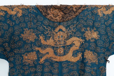 A Chinese gold-thread embroidered summer robe, 19th C.