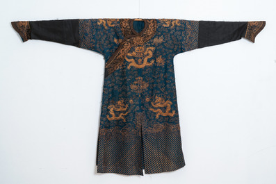 A Chinese gold-thread embroidered summer robe, 19th C.