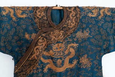 A Chinese gold-thread embroidered summer robe, 19th C.