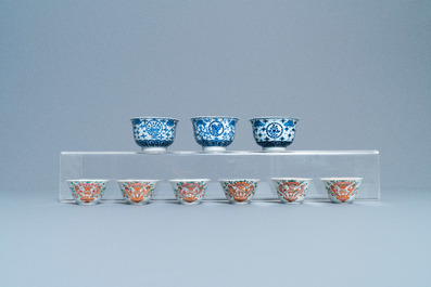 Une collection vari&eacute;e de tasses et soucoupes en porcelaine de Chine famille rose et en bleu et blanc, Qianlong et 19&egrave;me