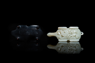 Een Chinese licht celadon jade penselenwasser in de vorm van een schildpad, 18/19e eeuw