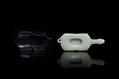 Een Chinese licht celadon jade penselenwasser in de vorm van een schildpad, 18/19e eeuw