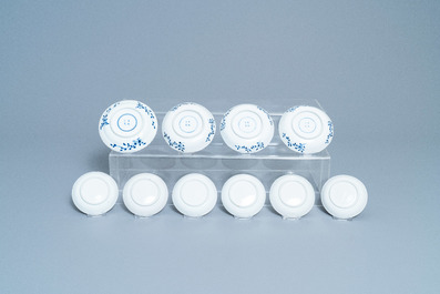 Une collection vari&eacute;e de tasses et soucoupes en porcelaine de Chine famille rose et en bleu et blanc, Qianlong et 19&egrave;me