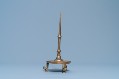 Un bougeoir en bronze, Pays-Bas ou Flandres, 14/15&egrave;me