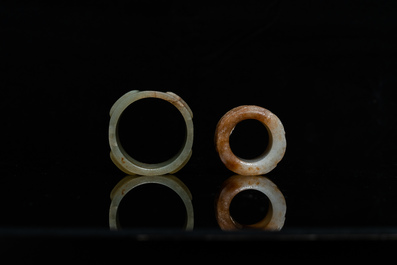 Two Chinese jade archer's rings, 18/19th C.