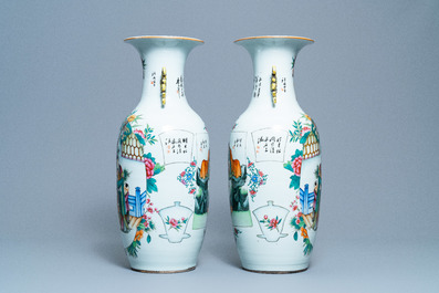Une paire de vases en porcelaine de Chine famille rose &agrave; double d&eacute;cor, 19/20&egrave;me