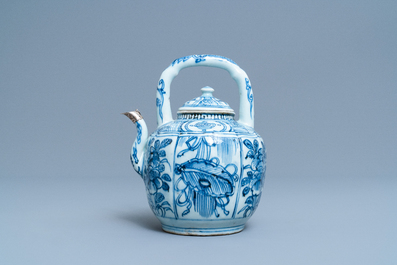 A Chinese blue and white wine ewer and cover, Wanli