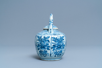 A Chinese blue and white wine ewer and cover, Wanli