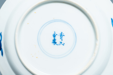 Six coupelles en porcelaine de Chine en bleu et blanc, Kangxi