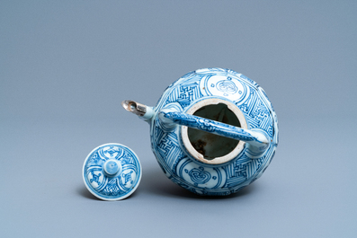 A Chinese blue and white wine ewer and cover, Wanli