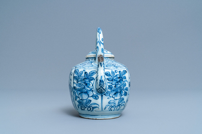 A Chinese blue and white wine ewer and cover, Wanli