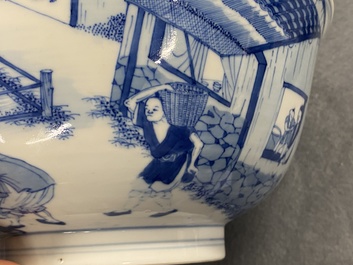 Un bol imp&eacute;rial en porcelaine de Chine en bleu et blanc &agrave; d&eacute;cor de la riziculture, marque et &eacute;poque de Kangxi