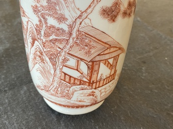 Un vase de forme rouleau en porcelaine de Chine &agrave; d&eacute;cor d'un paysage en rouge de fer, Kangxi